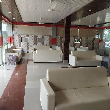 Oyo 82476 Royal Garden Ghaziabad Eksteriør billede