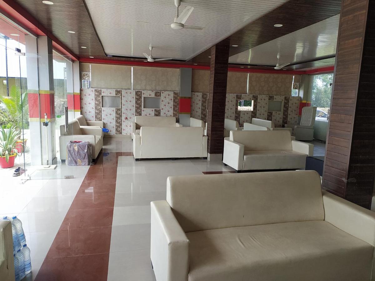 Oyo 82476 Royal Garden Ghaziabad Eksteriør billede