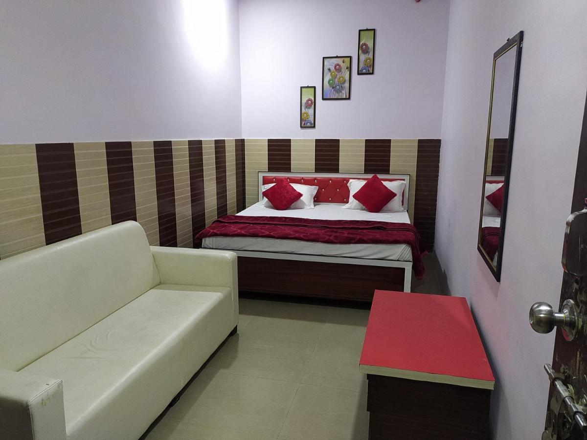 Oyo 82476 Royal Garden Ghaziabad Eksteriør billede